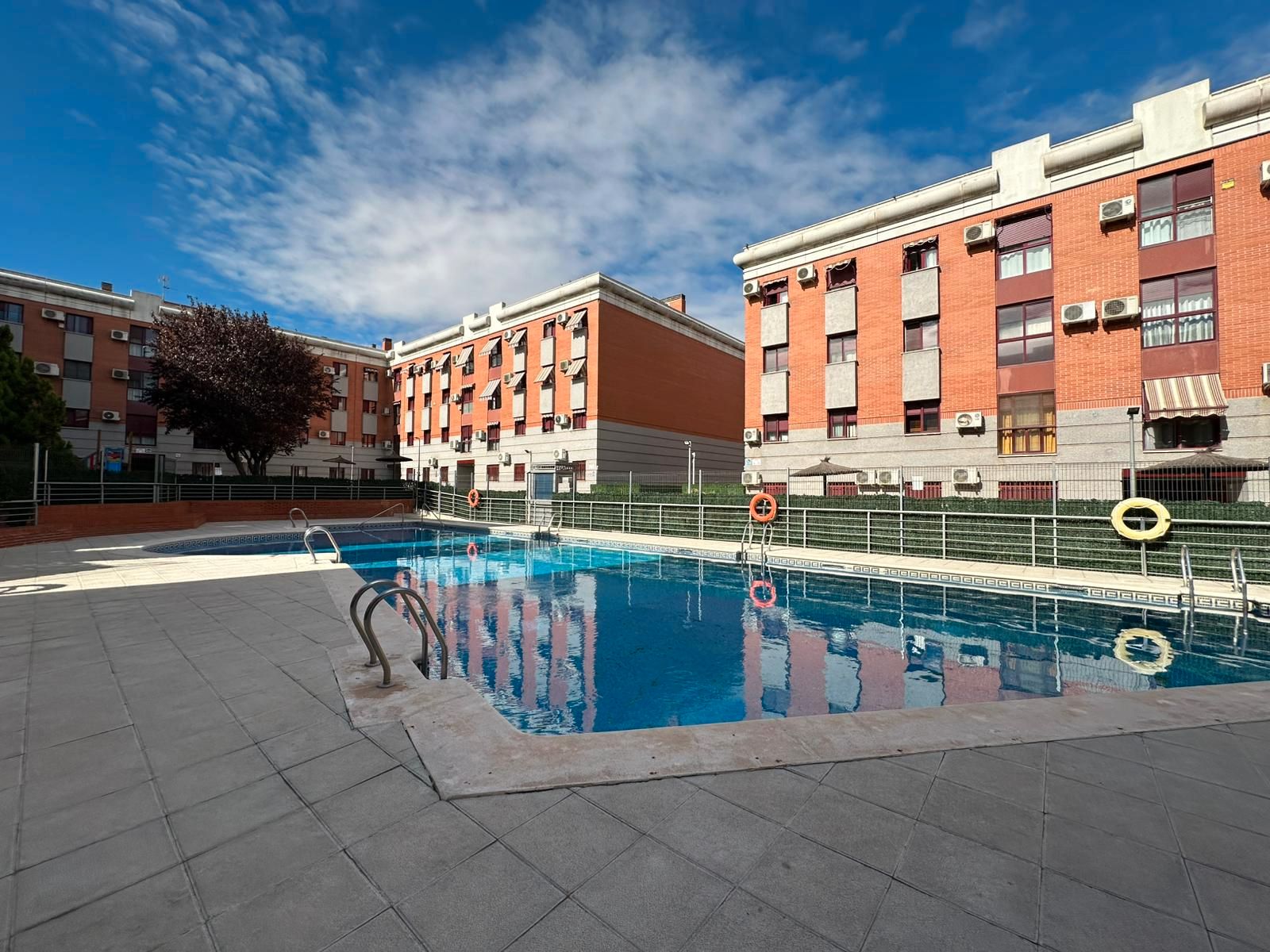 Swimming pool of Flat for sale in Parla  with Heating, Oven and Community pool