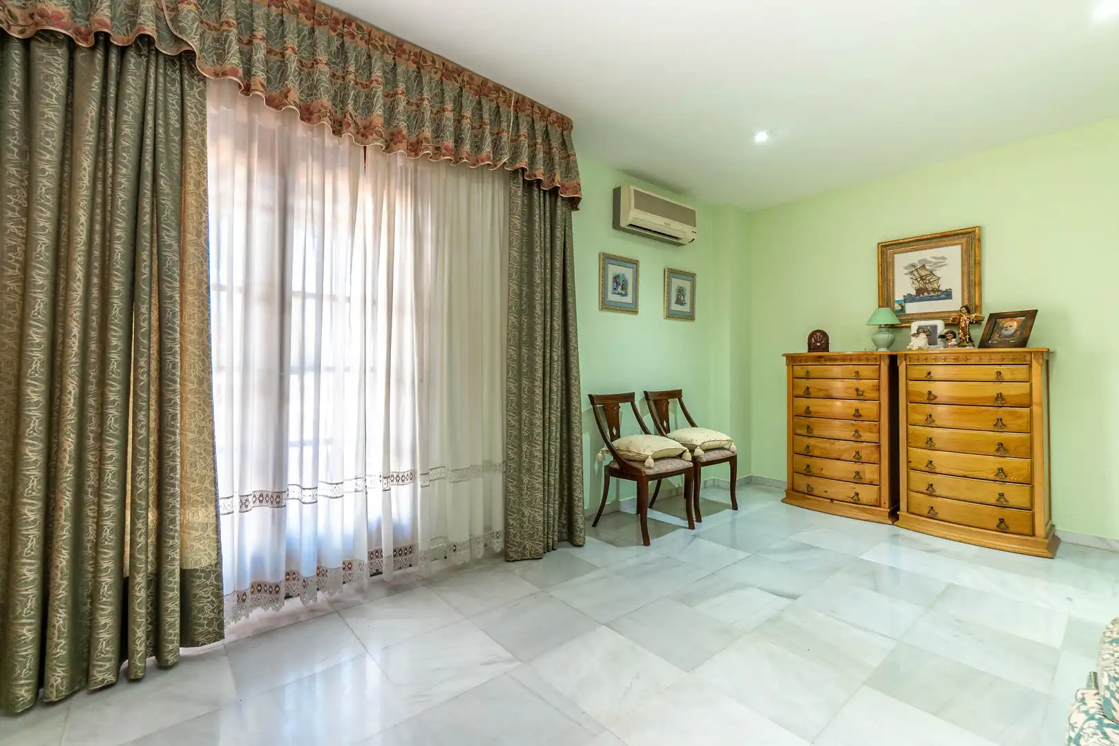 Schlafzimmer von Haus oder Chalet zum Verkauf in Maracena mit Klimaanlage, Heizung und Terrasse