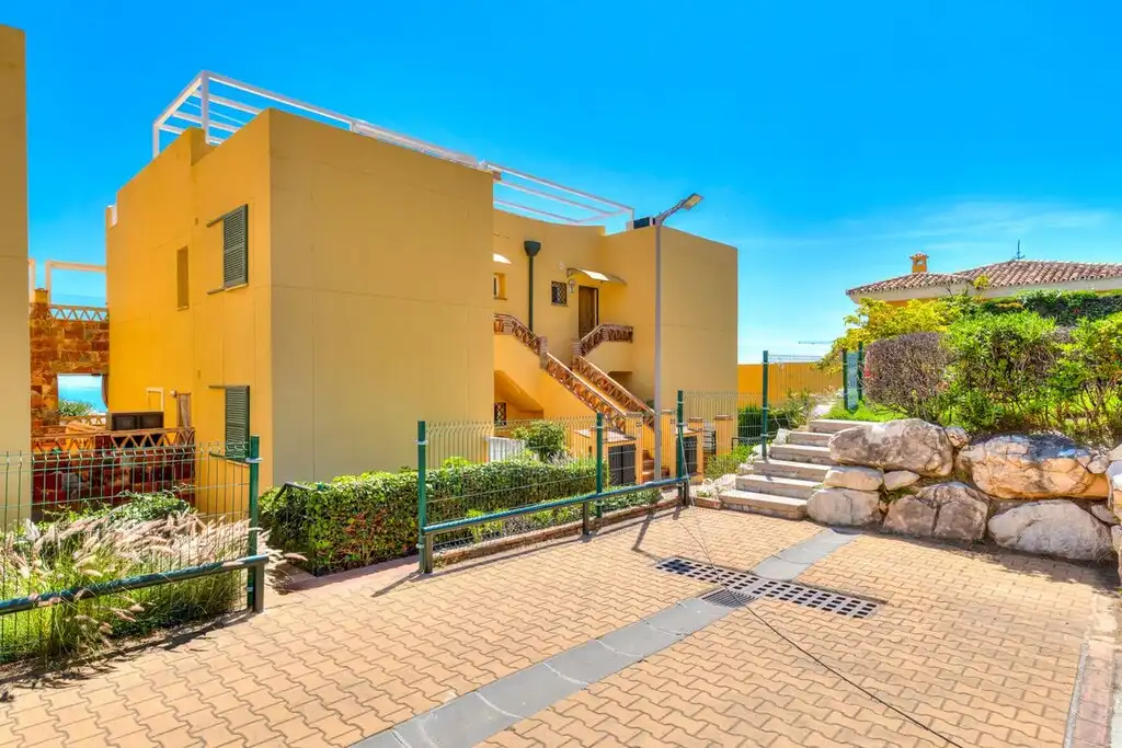 Vista exterior de Ático en venta en Benalmádena con Aire acondicionado, Terraza y Amueblado