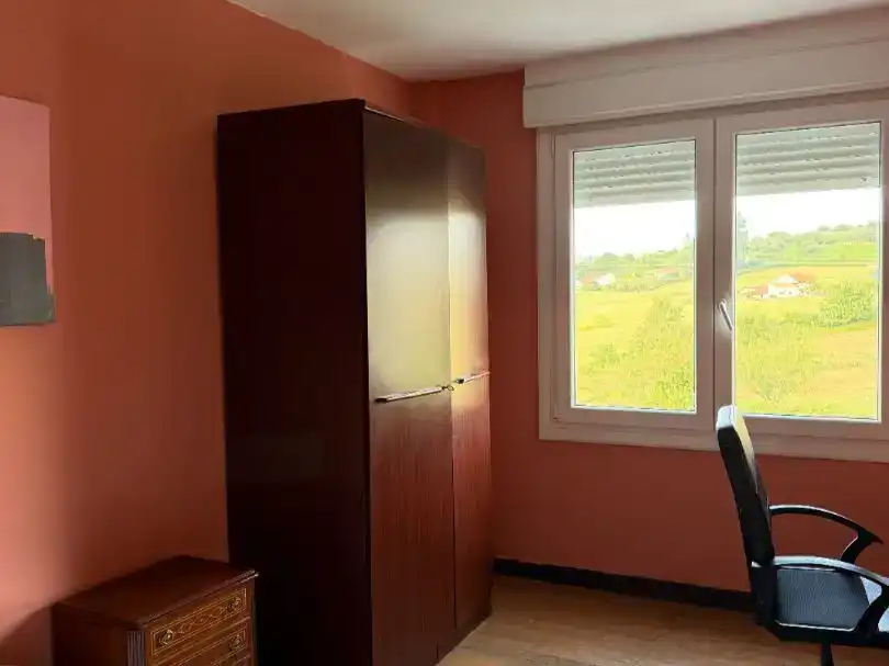 Schlafzimmer von Wohnung zur Miete in Leioa mit Balkon