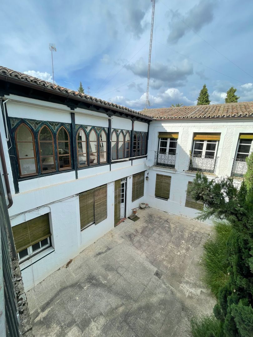 Vista exterior de Casa o xalet en venda en Talavera de la Reina amb Aire condicionat, Jardí privat i Terrassa