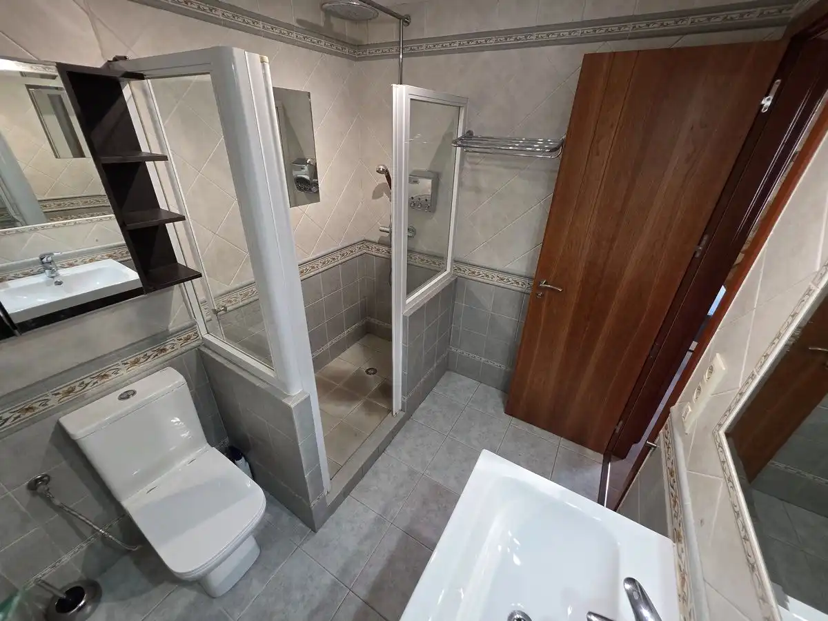 Baño de Piso en venta en Sevilla con Aire acondicionado, Calefacción y Terraza