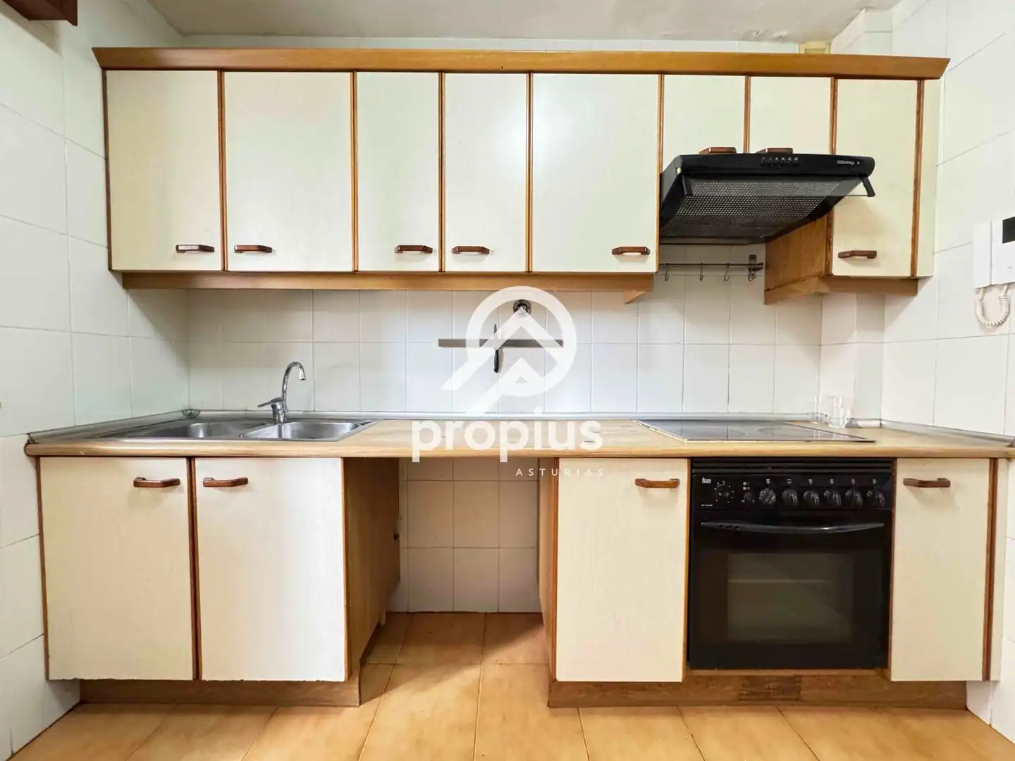 Cocina de Piso en venta en Oviedo  con Calefacción, Parquet y Terraza