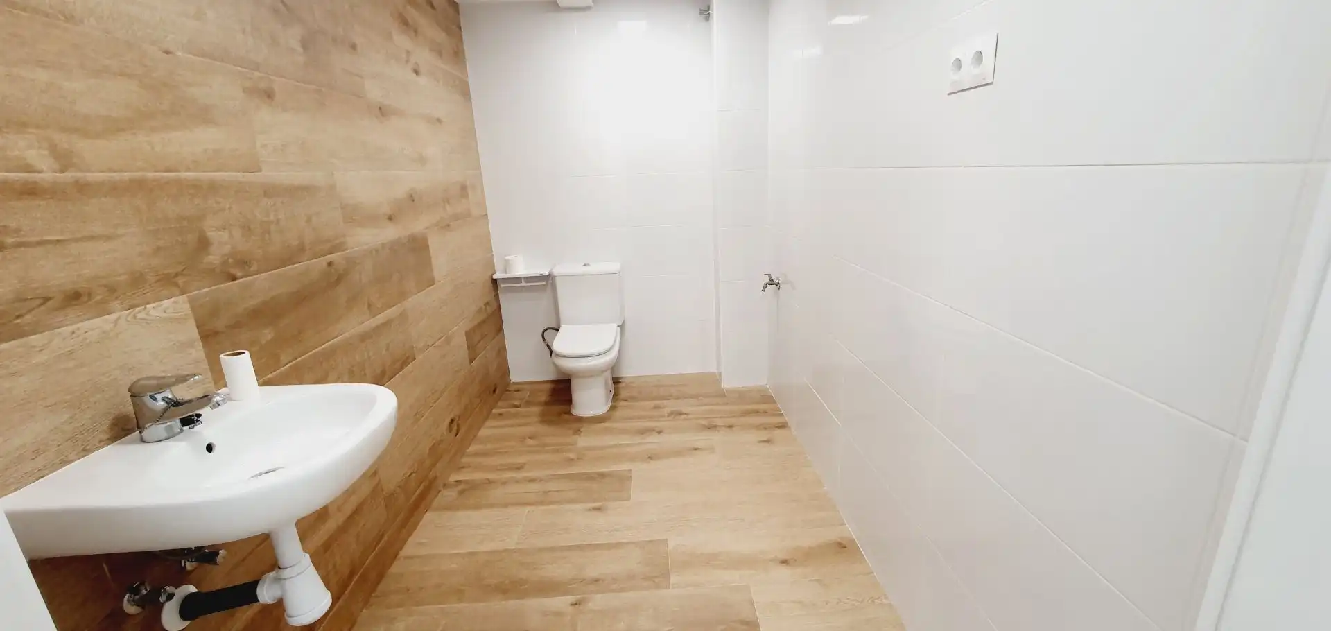 Baño de Local en venta en Prat de Cunit