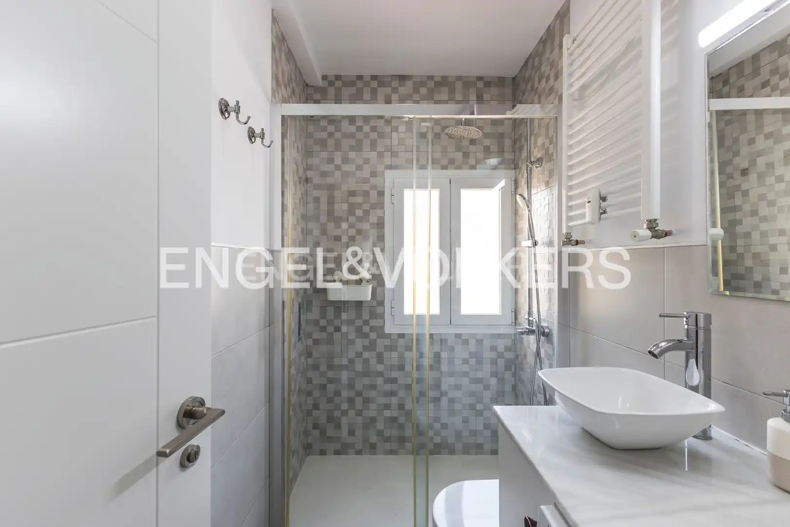 Bathroom of Flat for rent in Madrid  with Air Conditioner, Heating and Furnished