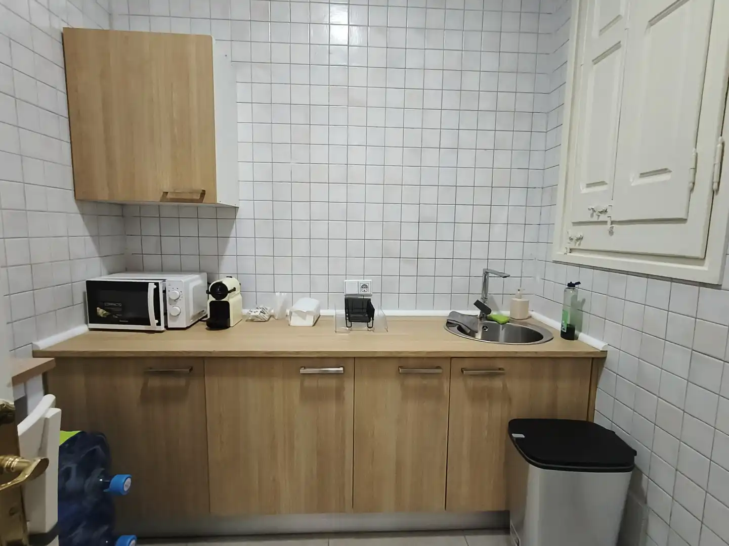 Cuina de Oficina de lloguer en Barcelona amb Aire condicionat i Moblat