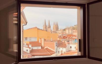 Vista exterior de Dúplex en venda en Burgos Capital amb Calefacció i Balcó