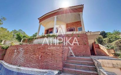 Vista exterior de Casa o xalet en venda en Sitges amb Calefacció, Terrassa i Piscina