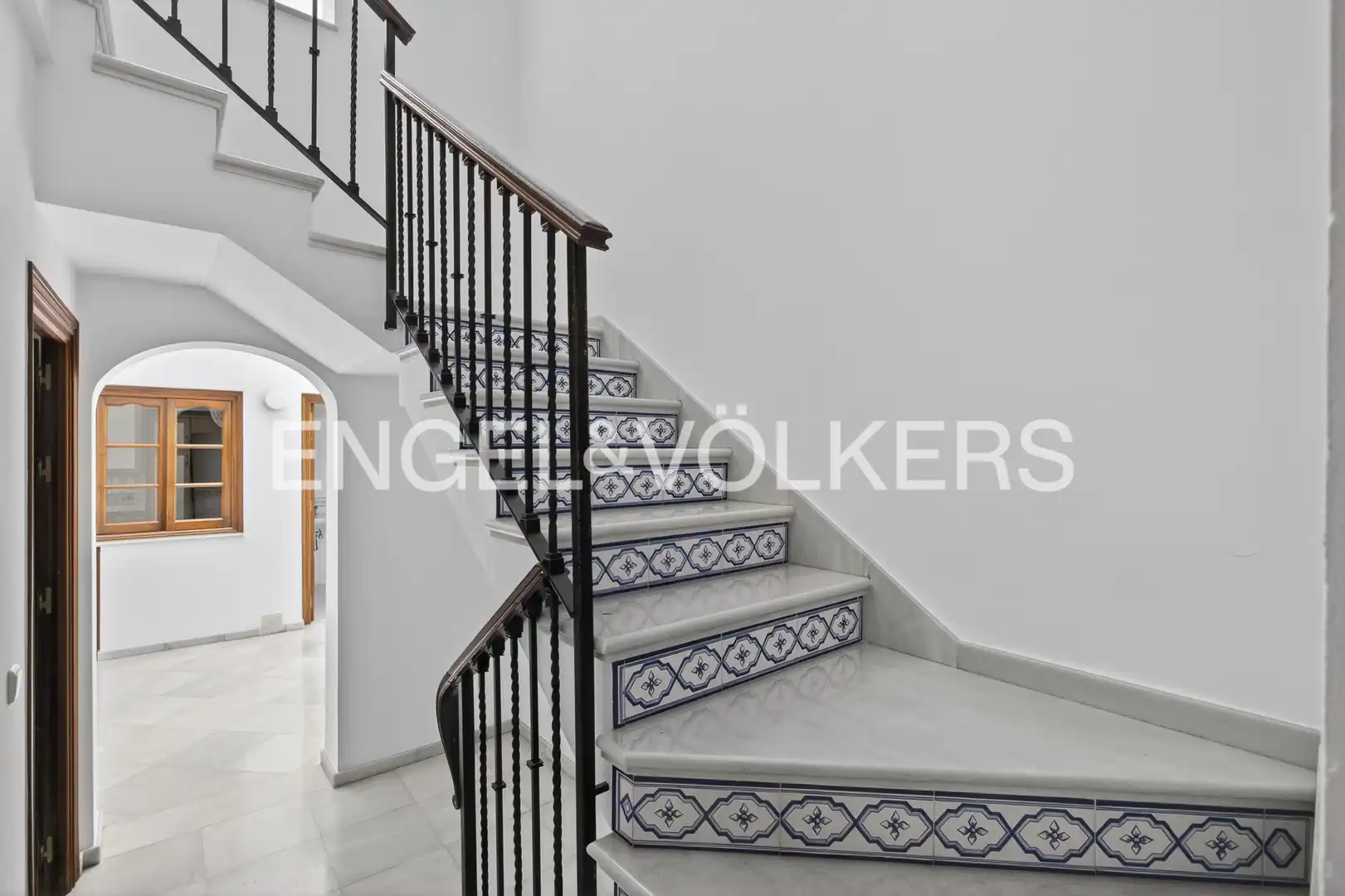 Houses for sale in Osuna  with Air Conditioner and Heating