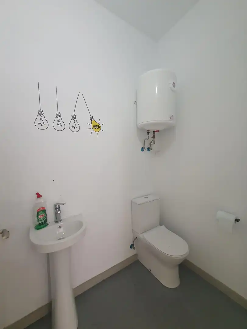 Badezimmer von Fabrikhallen zum Verkauf in Grado