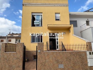 Maison mitoyenne avec balcon à vendre à Calle JESUS 50