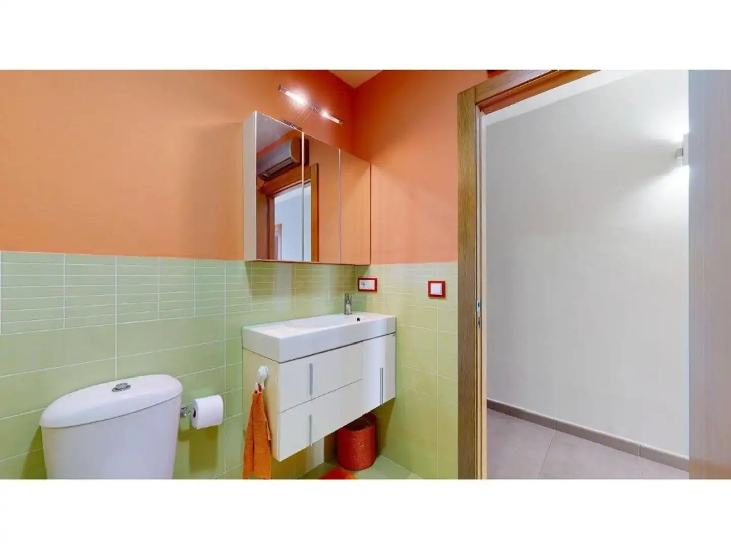 Bany de Casa o xalet en venda en Riba-roja de Túria amb Aire condicionat, Calefacció i Jardí privat