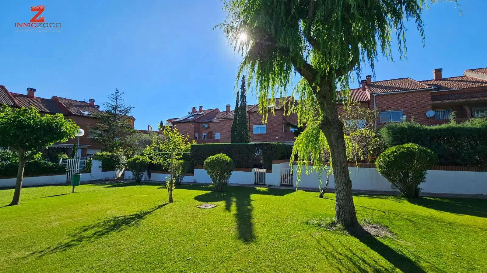 Jardí de Casa adosada en venda en Las Rozas de Madrid amb Aire condicionat, Calefacció i Jardí privat