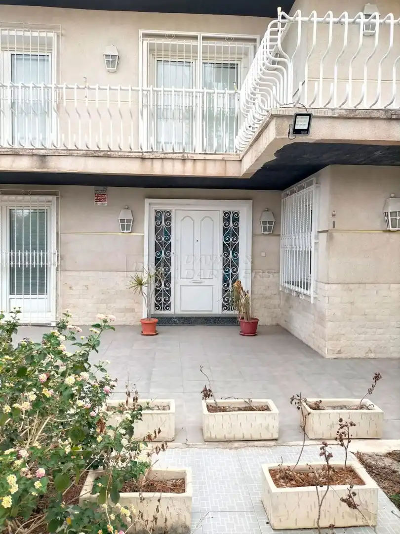 Casa o xalet en venda en Orihuela amb Jardí privat, Terrassa i Traster