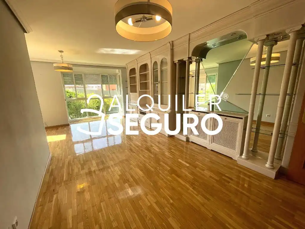 Sala de estar de Piso de alquiler en Madrid con Calefacción y Piscina