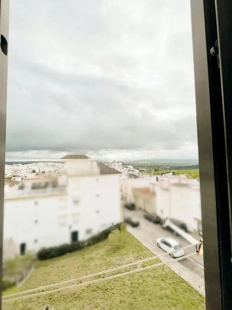 Vista exterior de Pis en venda en Arcos de la Frontera amb Aire condicionat i Balcó