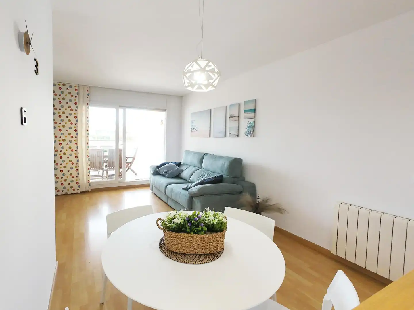 Sala de estar de Apartamento en venta en Roses con Calefacción, Terraza y Piscina comunitaria