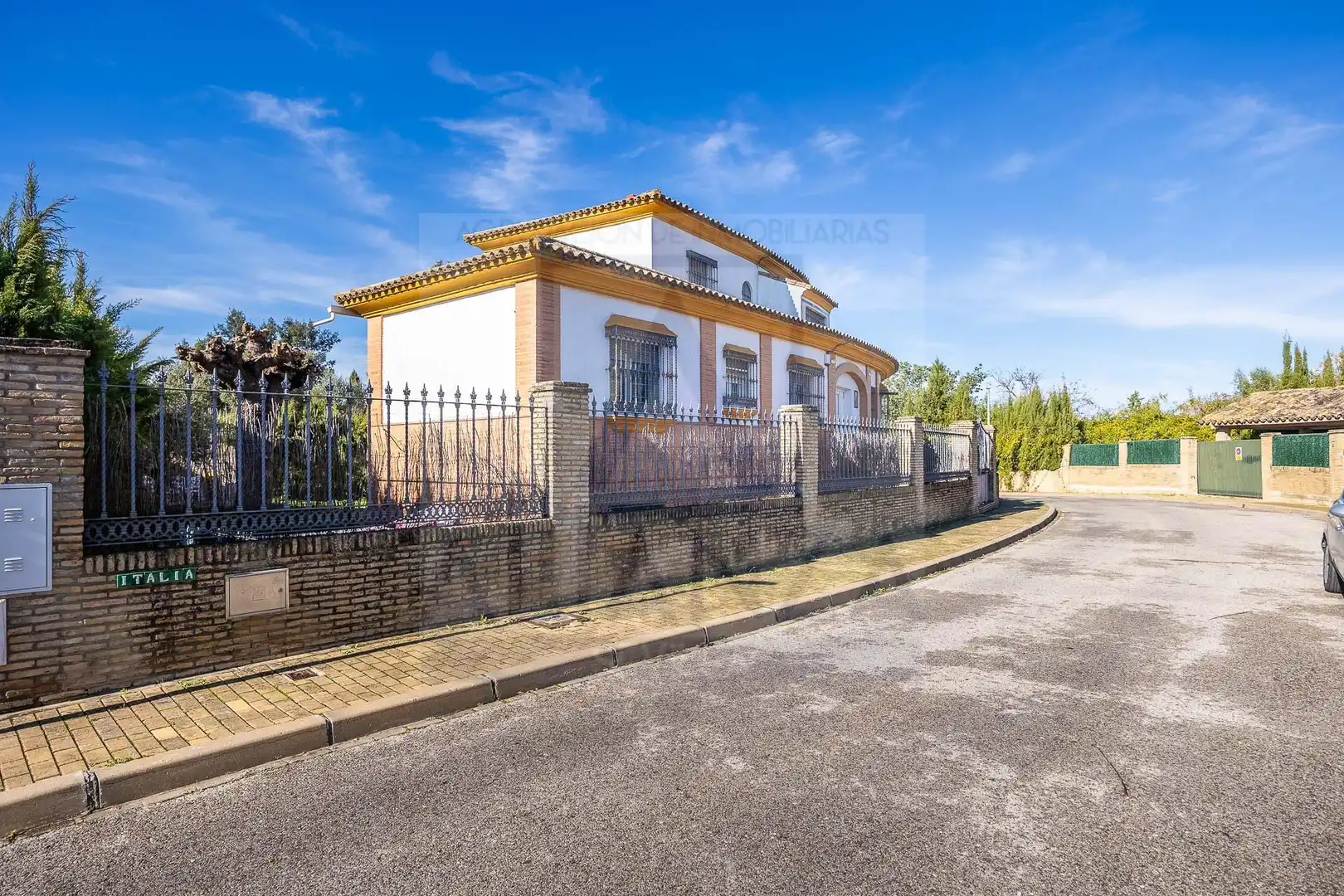 Exterior view of Houses for sale in Valencina de la Concepción  with Air Conditioner, Private garden and Community pool