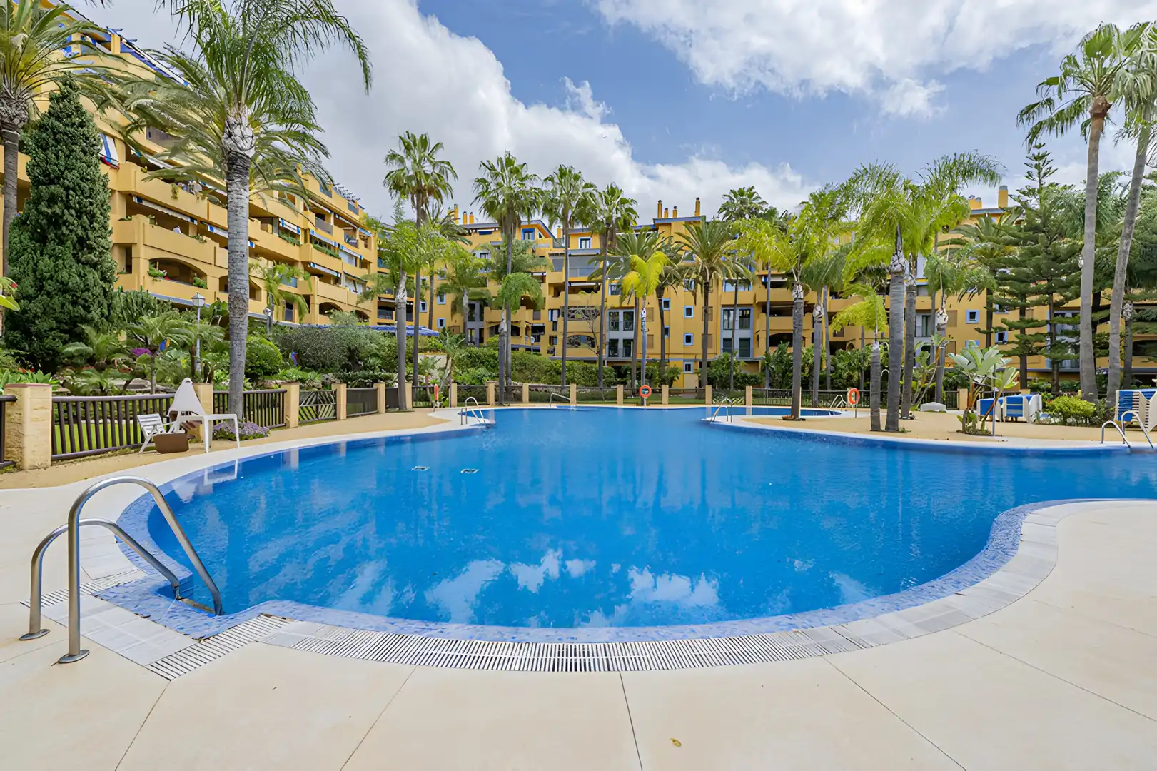 Apartament amb piscina en venda a San Pedro de Alcántara