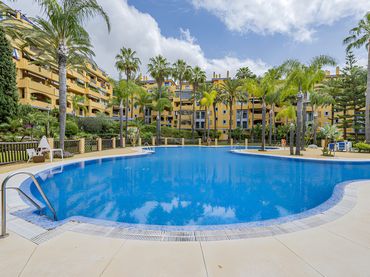 Apartamento con piscina en venta en San Pedro de Alcántara
