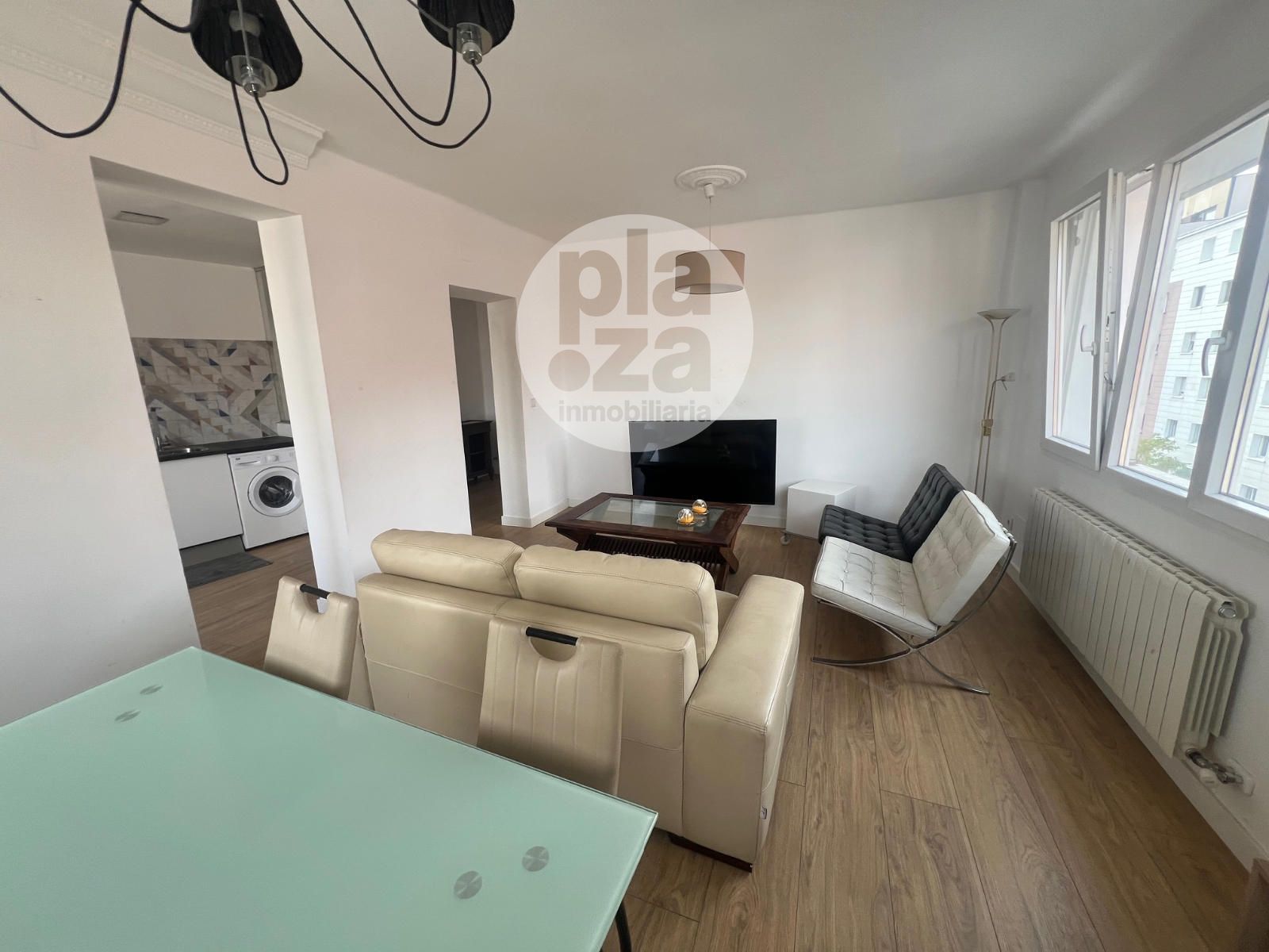 Sala d'estar de Pis en venda en Burgos Capital amb Calefacció i Moblat