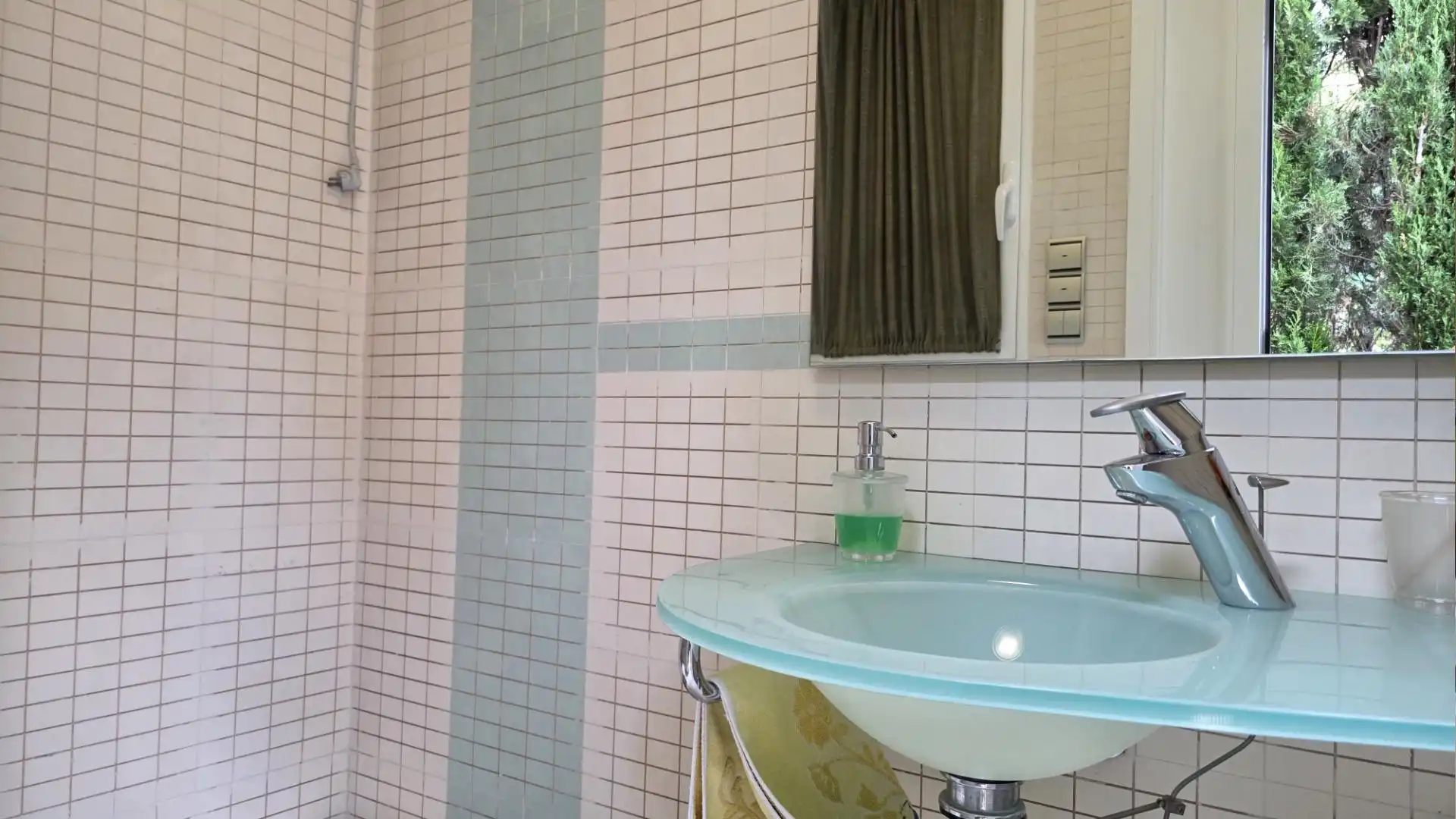 Bathroom of Houses for sale in Elche / Elx  with Air Conditioner, Private garden and Parquet flooring