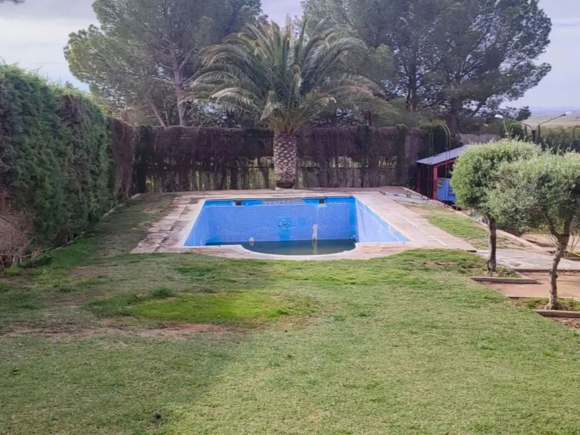 Piscina de Finca rústica en venta en Campo de Criptana con Jardín privado y Piscina
