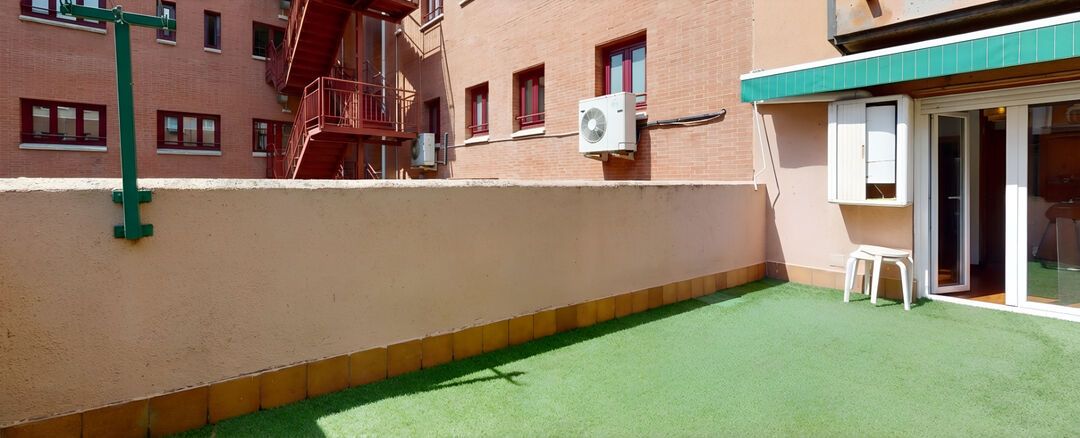 Vista exterior de Piso de alquiler en  Madrid Capital con Calefacción y Terraza