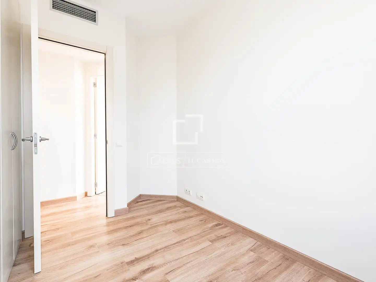 Schlafzimmer von Wohnung zum Verkauf in Barcelona mit Klimaanlage, Heizung und Abstellraum