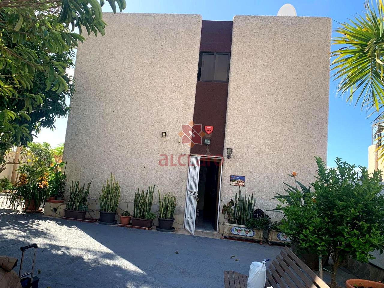 Vista exterior de Casa o xalet en venda en Arona amb Jardí privat, Terrassa i Piscina