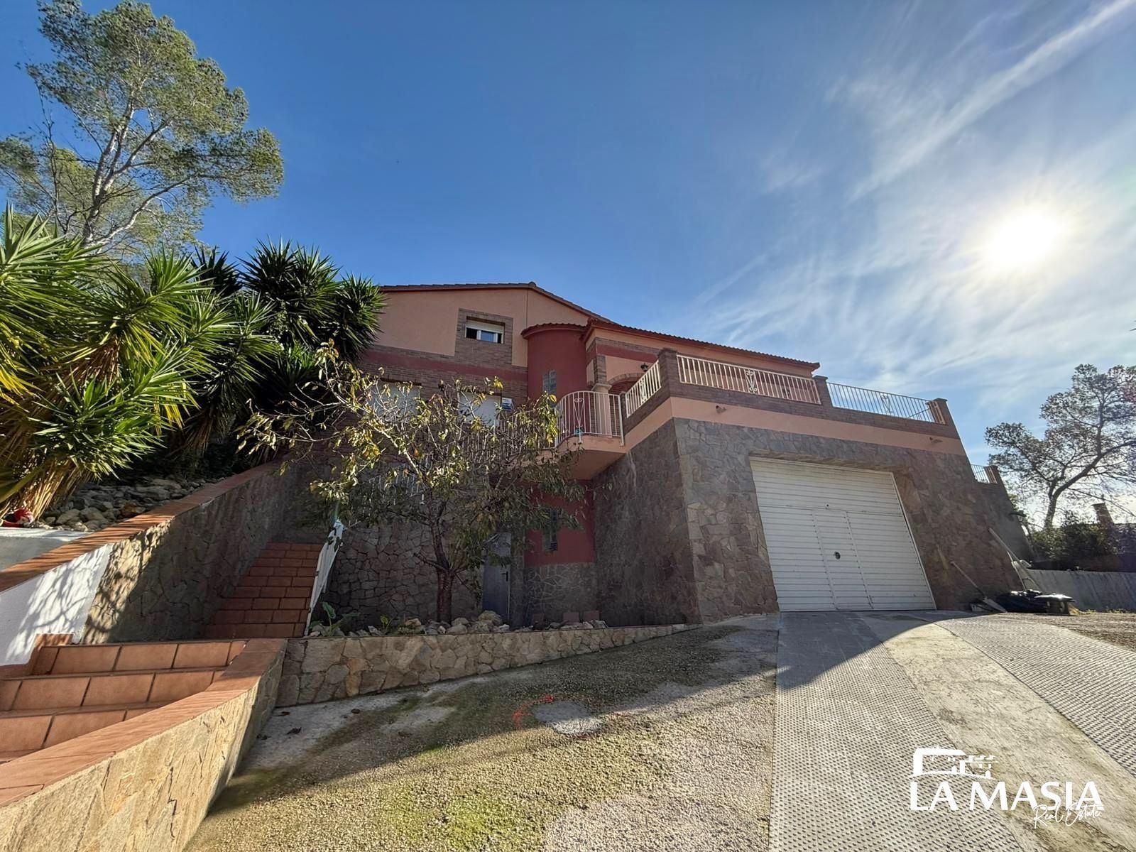 Vista exterior de Casa o xalet en venda en Olivella amb Calefacció, Jardí privat i Terrassa