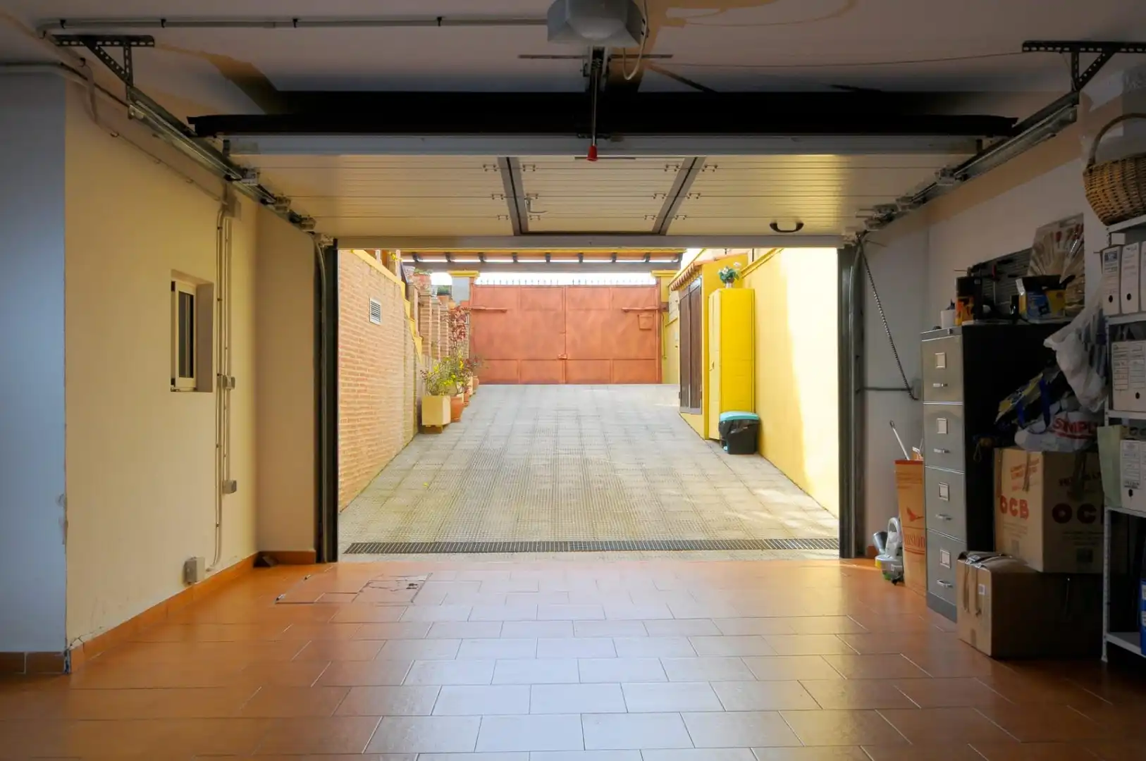 Aparcament de Casa o xalet en venda en Valdepeñas amb Terrassa, Piscina i Moblat