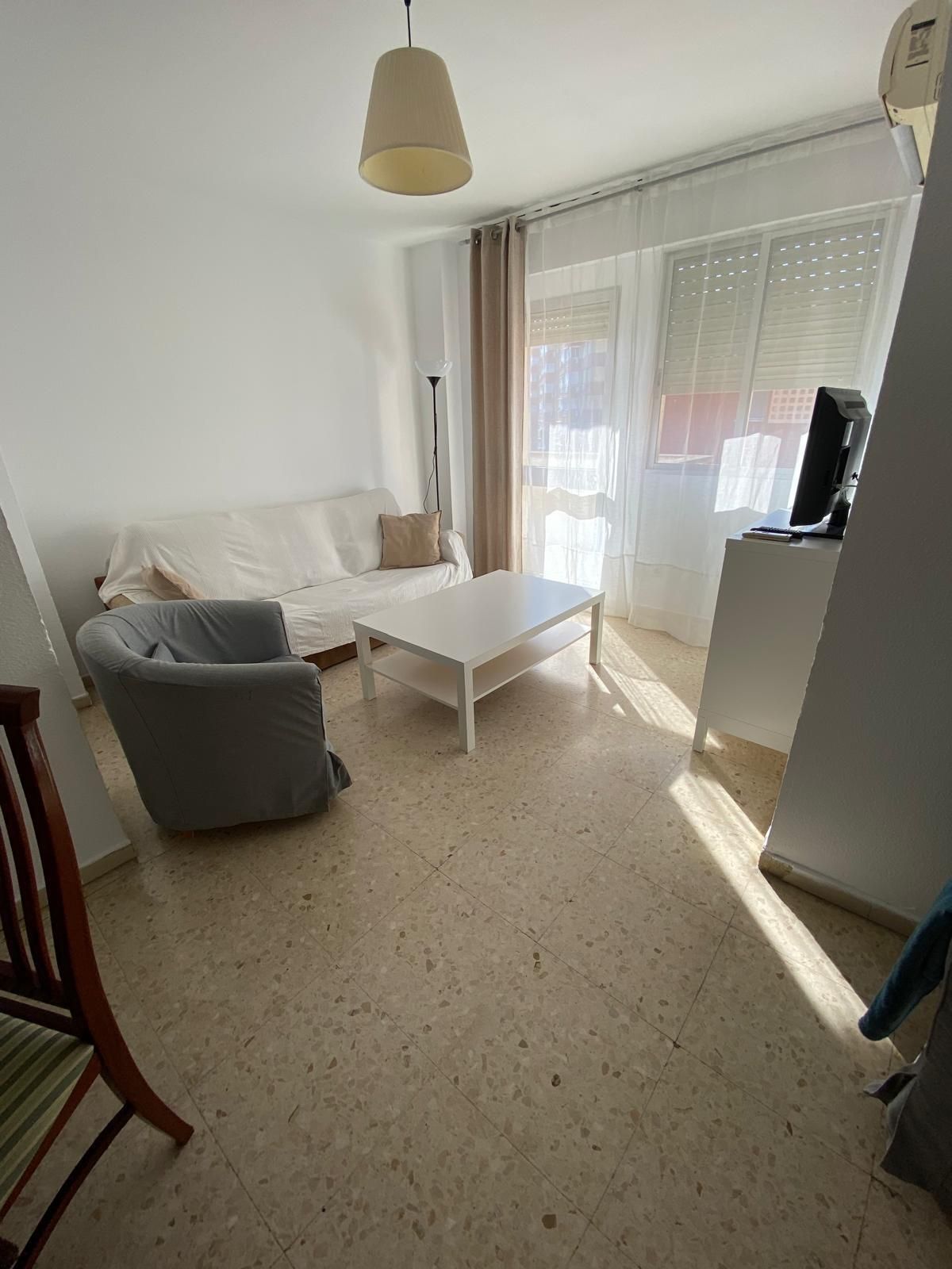 Living room of Flat for rent in  Sevilla Capital  with Air Conditioner and Furnished