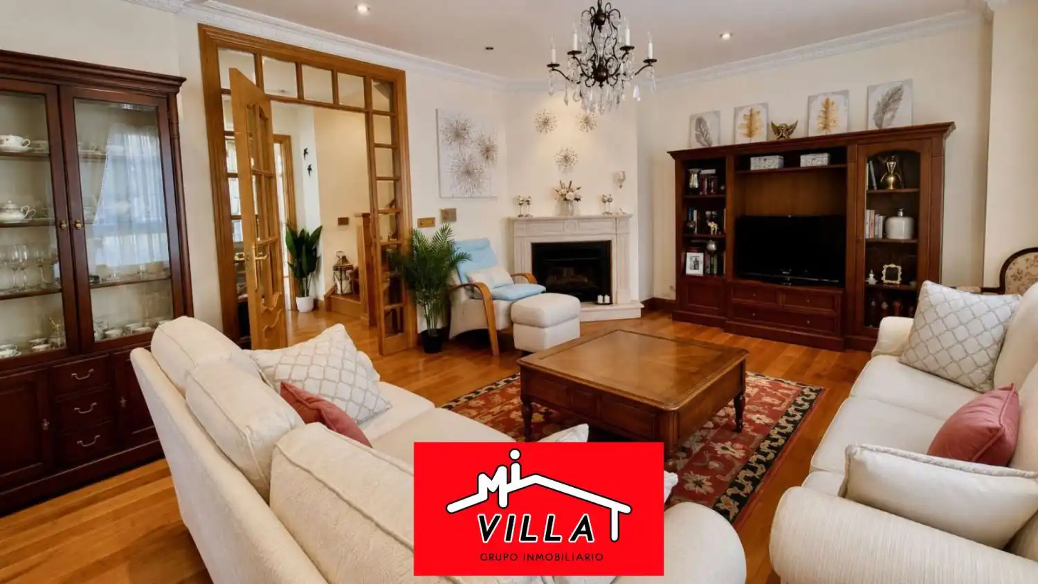 Sala d'estar de Casa o xalet en venda en Laredo amb Terrassa, Moblat i Balcó