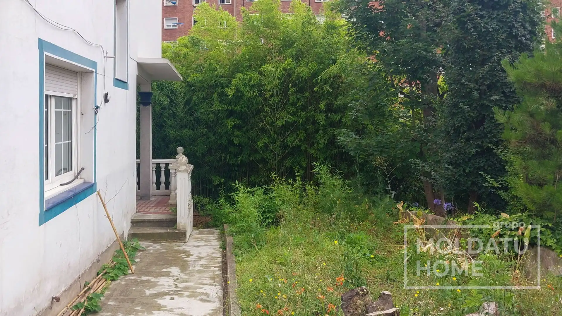 Einfamilien-Reihenhaus zum Verkauf in Bilbao  mit Klimaanlage, Heizung und Privatgarten
