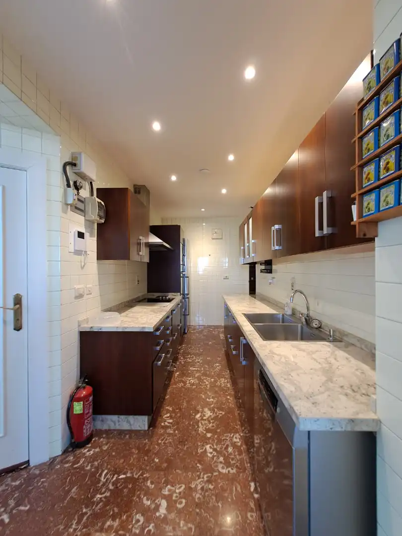 Cocina de Piso de alquiler en A Coruña Capital  con Calefacción, Terraza y Amueblado