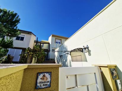 Vista exterior de Casa o xalet en venda en  Toledo Capital amb Aire condicionat, Calefacció i Jardí privat