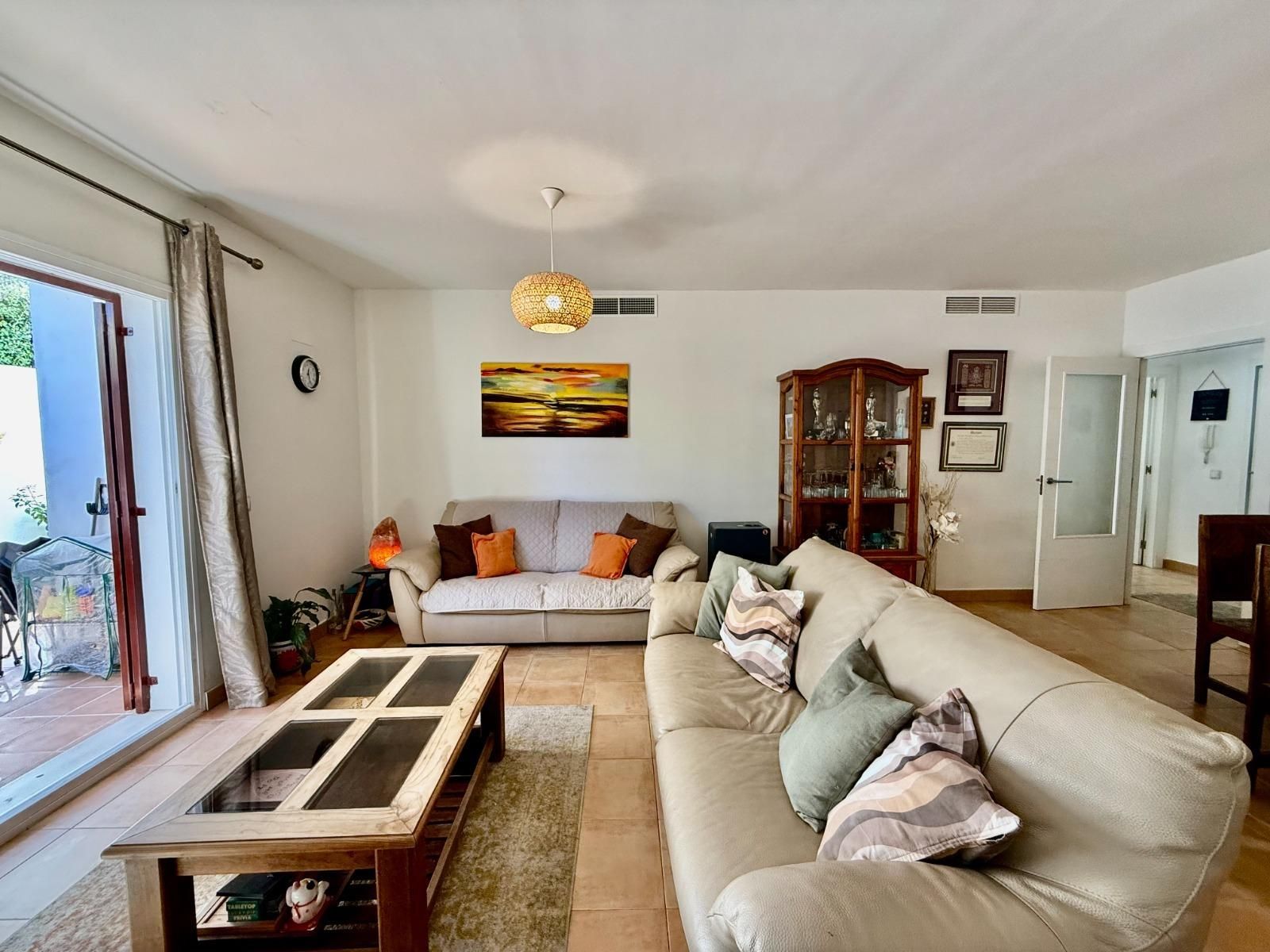 Sala d'estar de Apartament en venda en San Roque