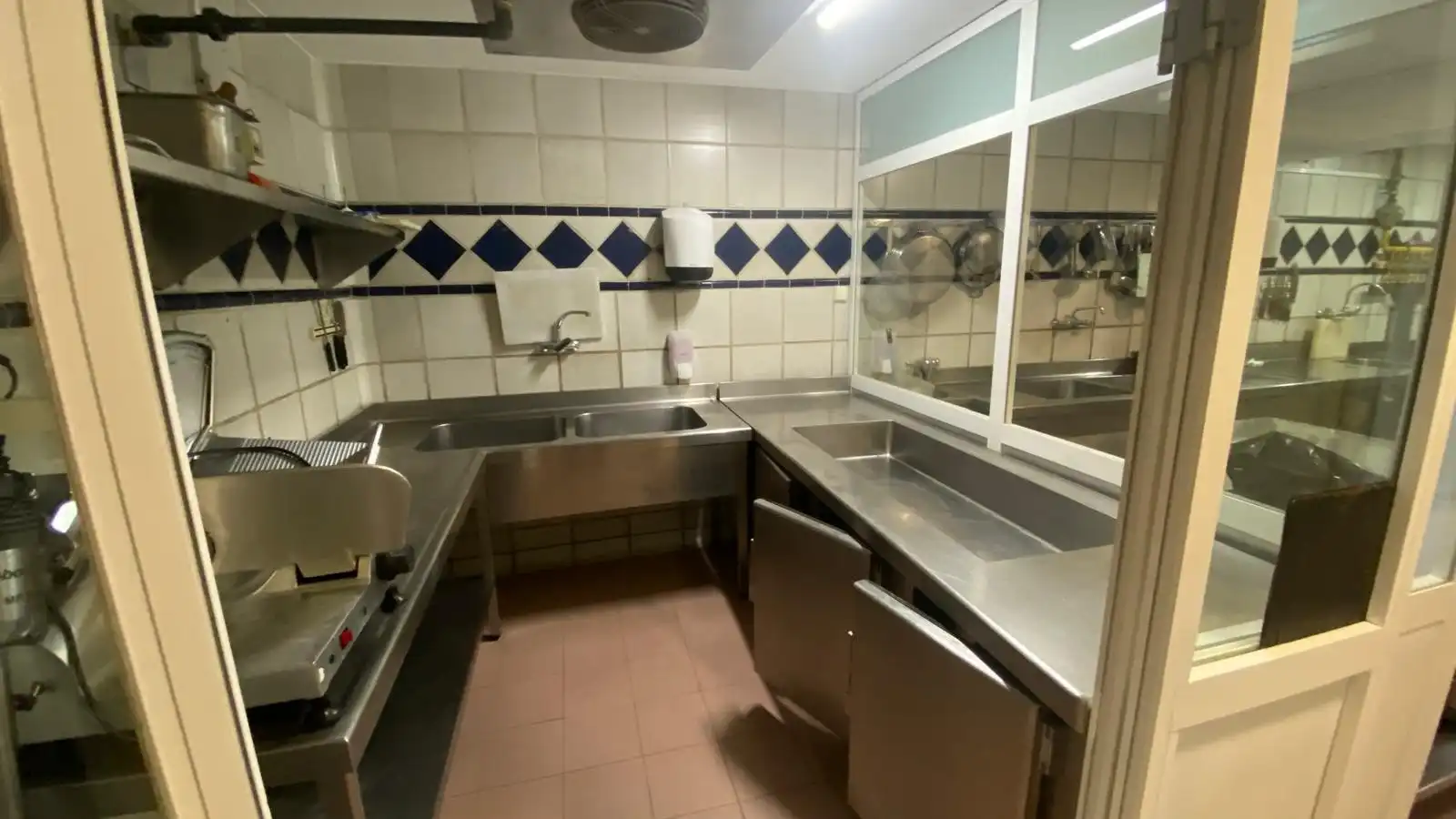 Locale commerciale in cessione a Fenals, imagen 10