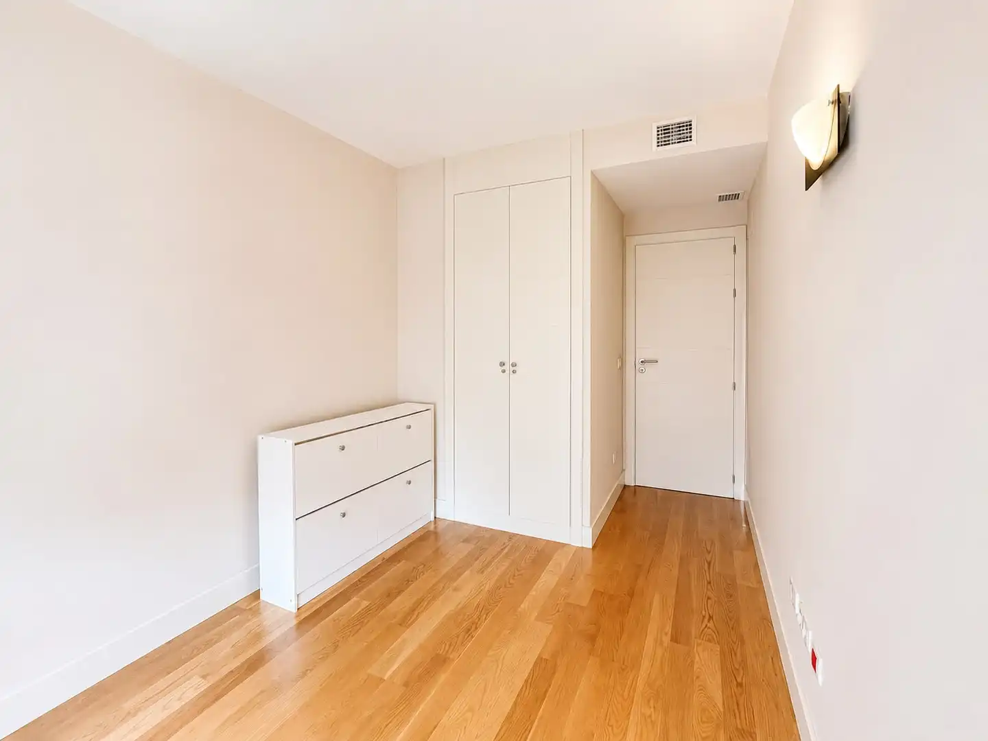 Bedroom of Flat for sale in Madrid  with Air Conditioner, Private garden and Storage room