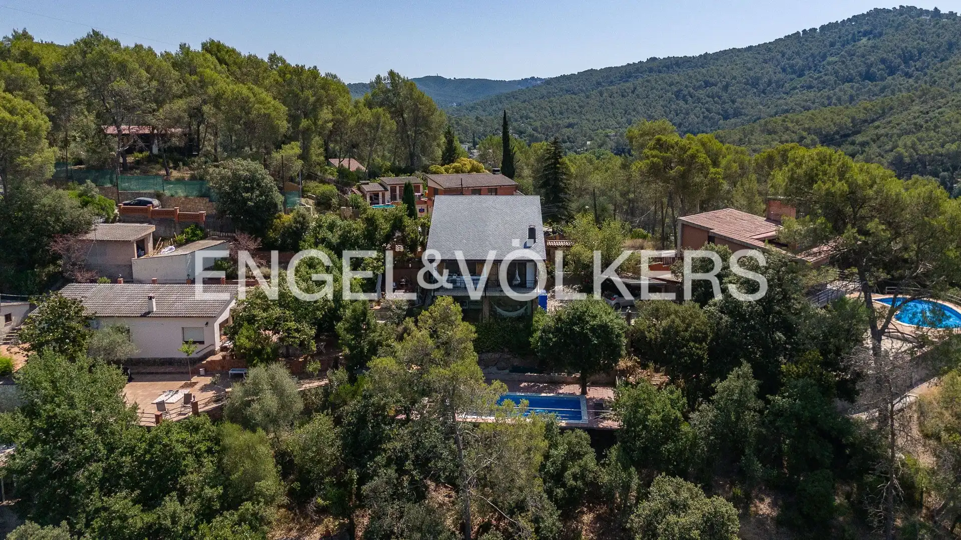Vista exterior de Casa o xalet en venda en Molins de Rei amb Aire condicionat, Calefacció i Jardí privat