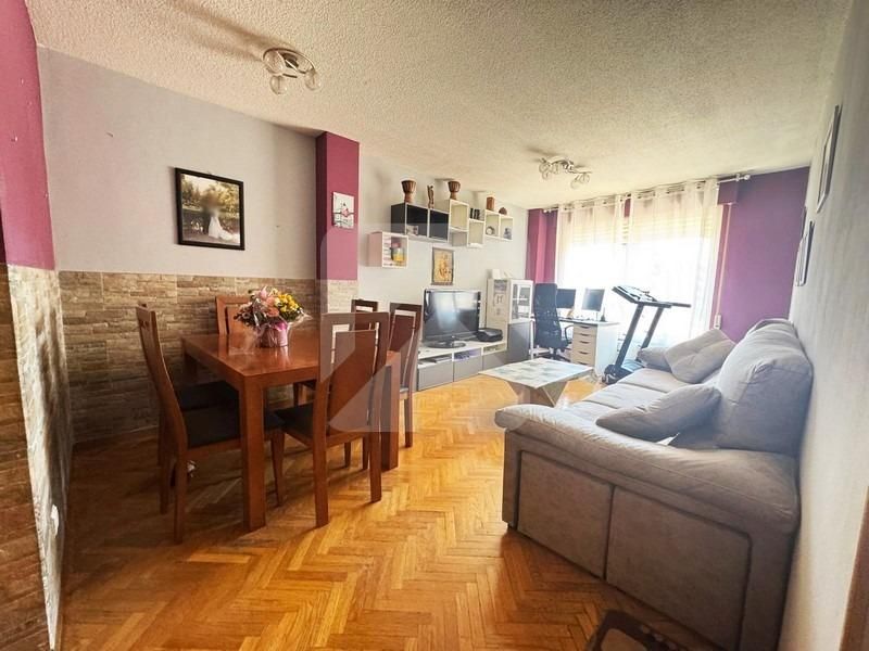 Sala d'estar de Àtic en venda en Valdemoro amb Aire condicionat, Calefacció i Parquet