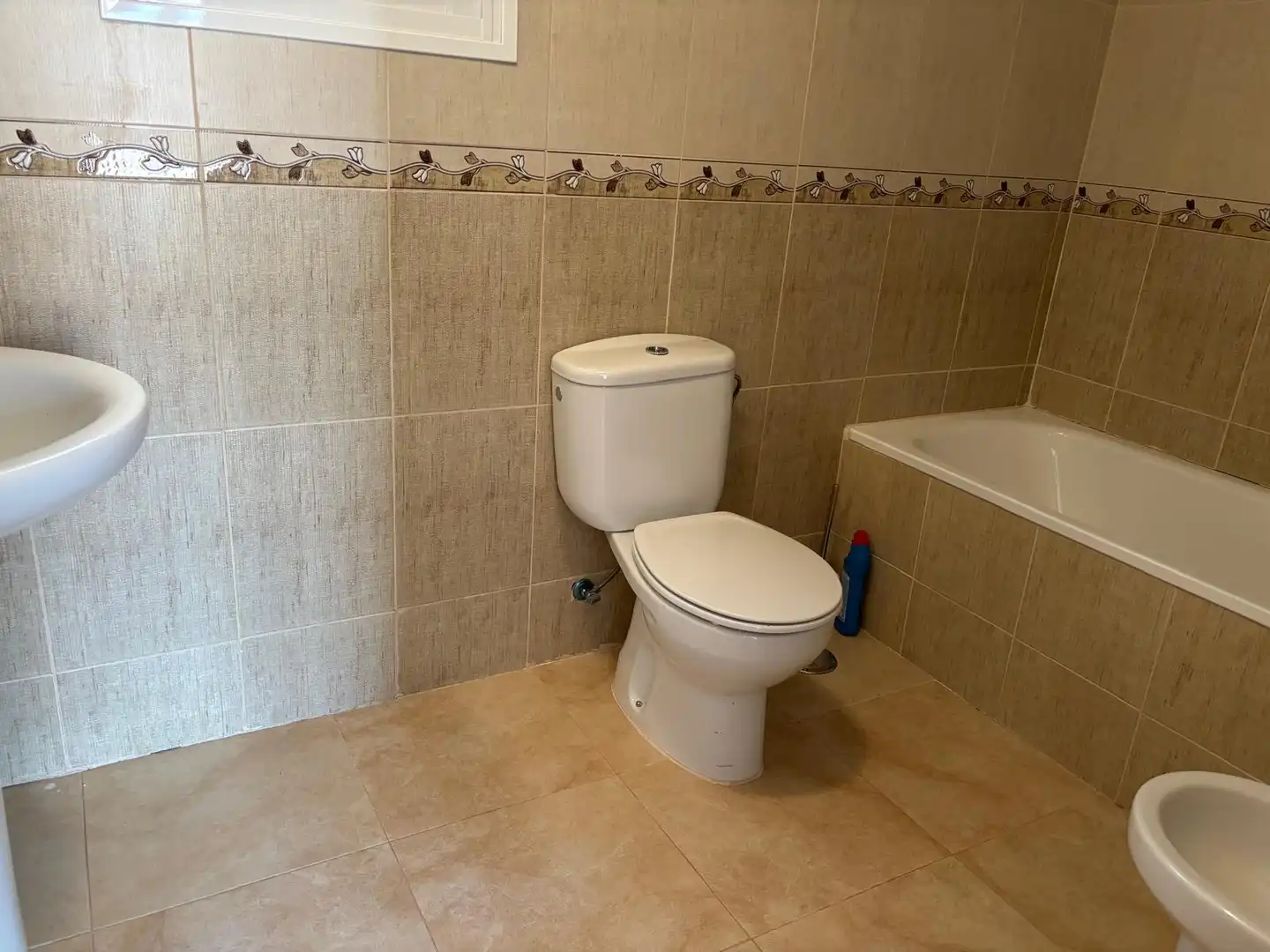 Bany de Apartament en venda en El Castell de Guadalest amb Aire condicionat i Internet