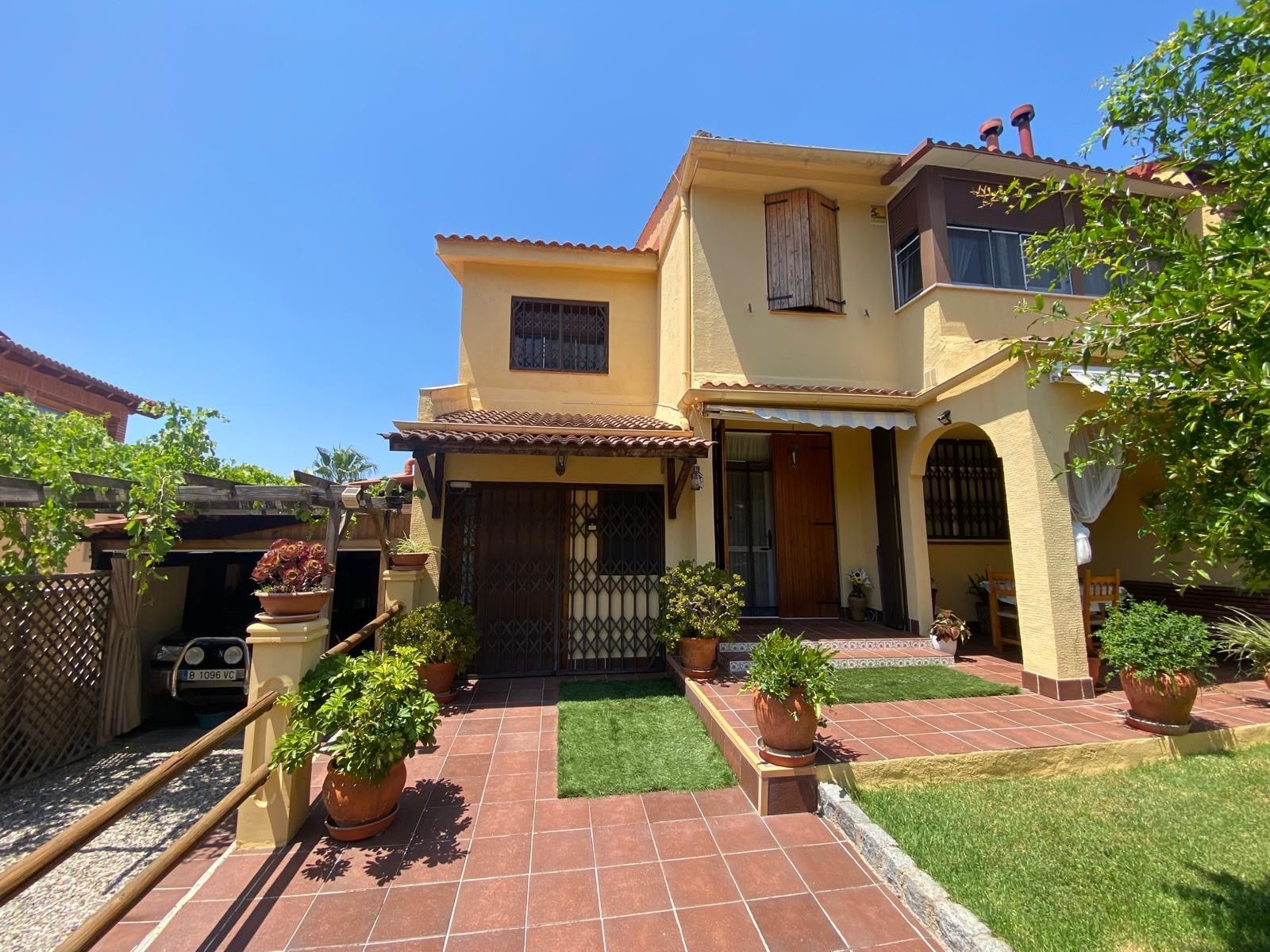 Vista exterior de Casa o xalet en venda en Els Pallaresos amb Aire condicionat, Calefacció i Jardí privat