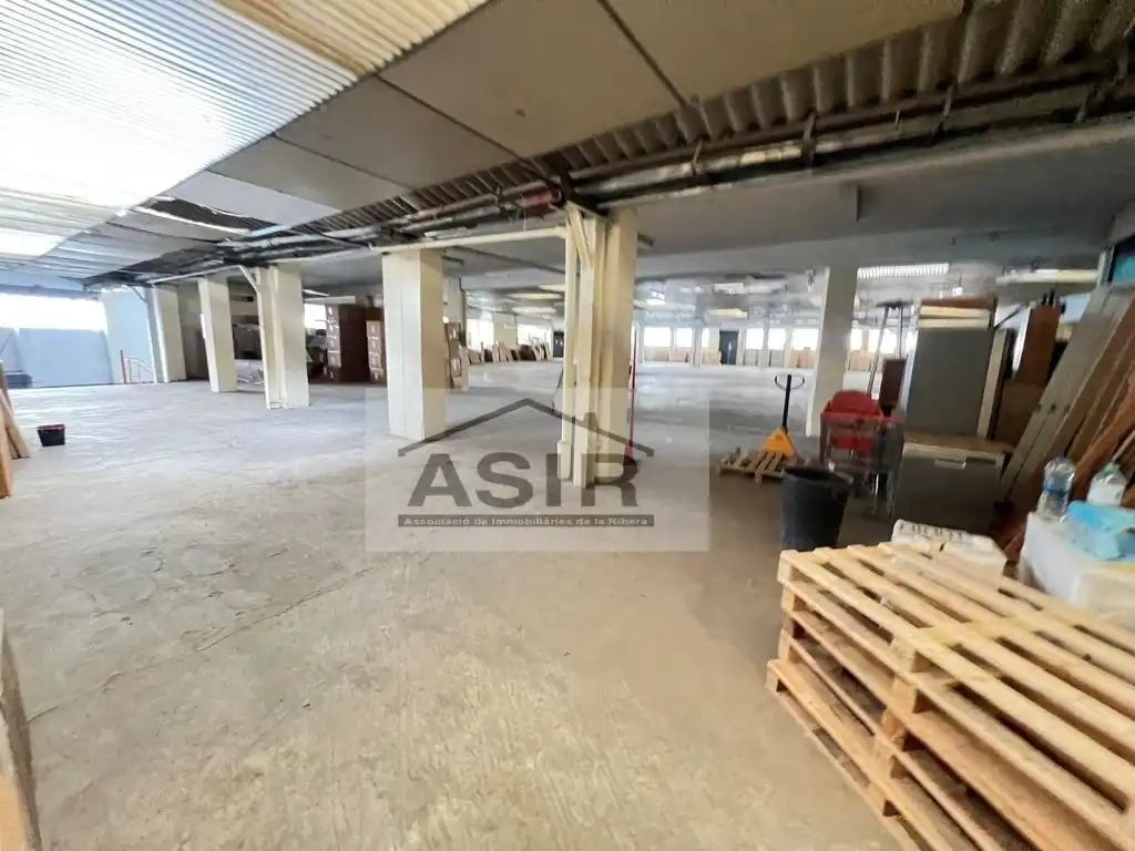 Nave industrial en venta en Corbera