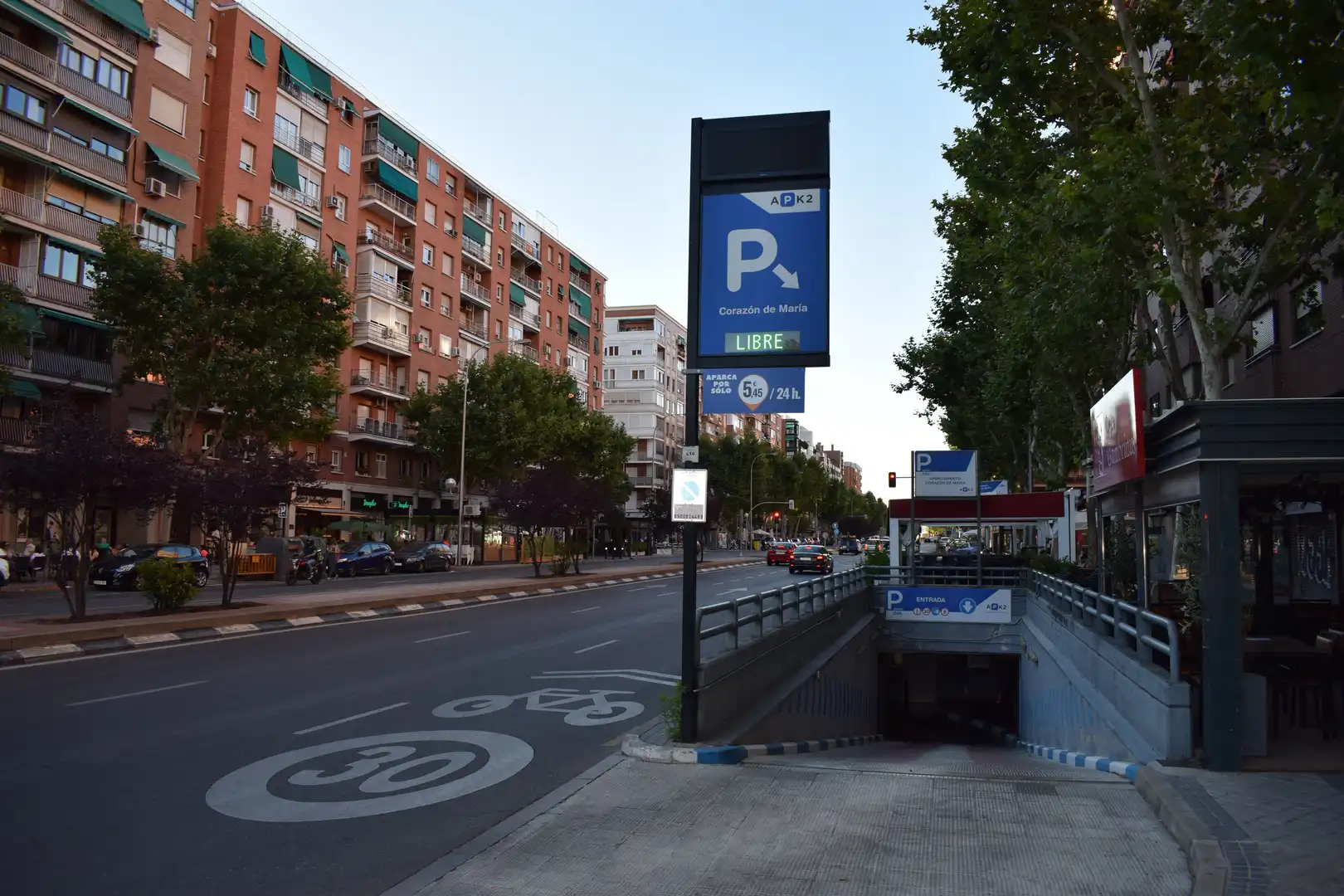 Individuel avec ascenseur à louer à Chamartín