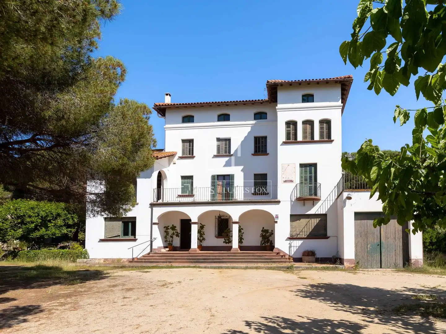 Vista exterior de Finca rústica en venda en Alella amb Jardí privat, Terrassa i Traster