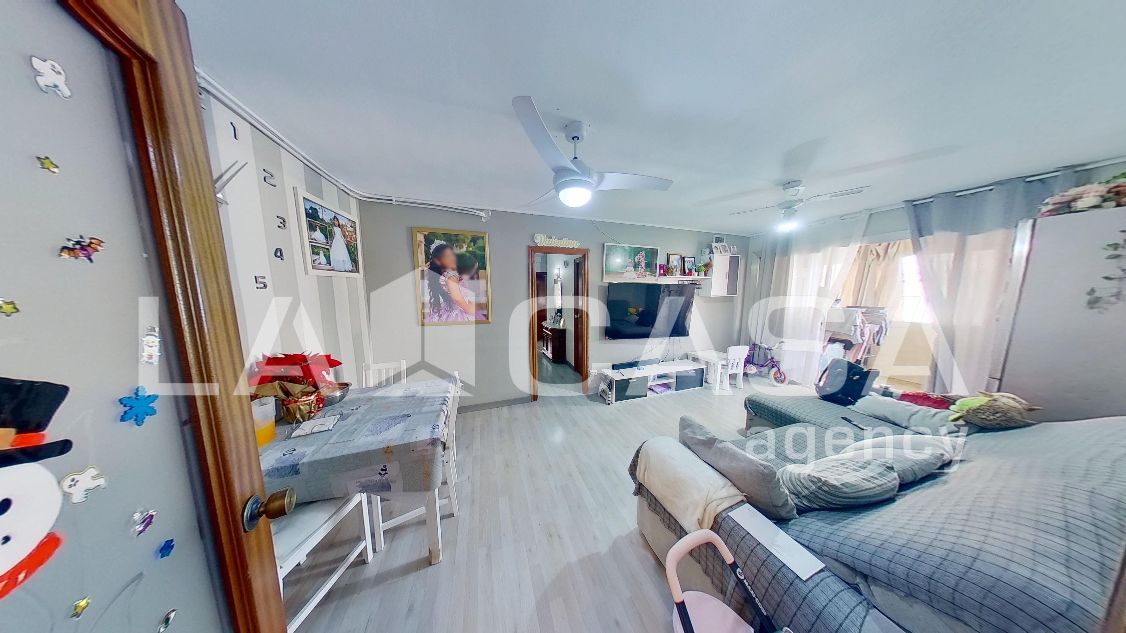 Living room of Flat for sale in  Barcelona Capital  with Balcony