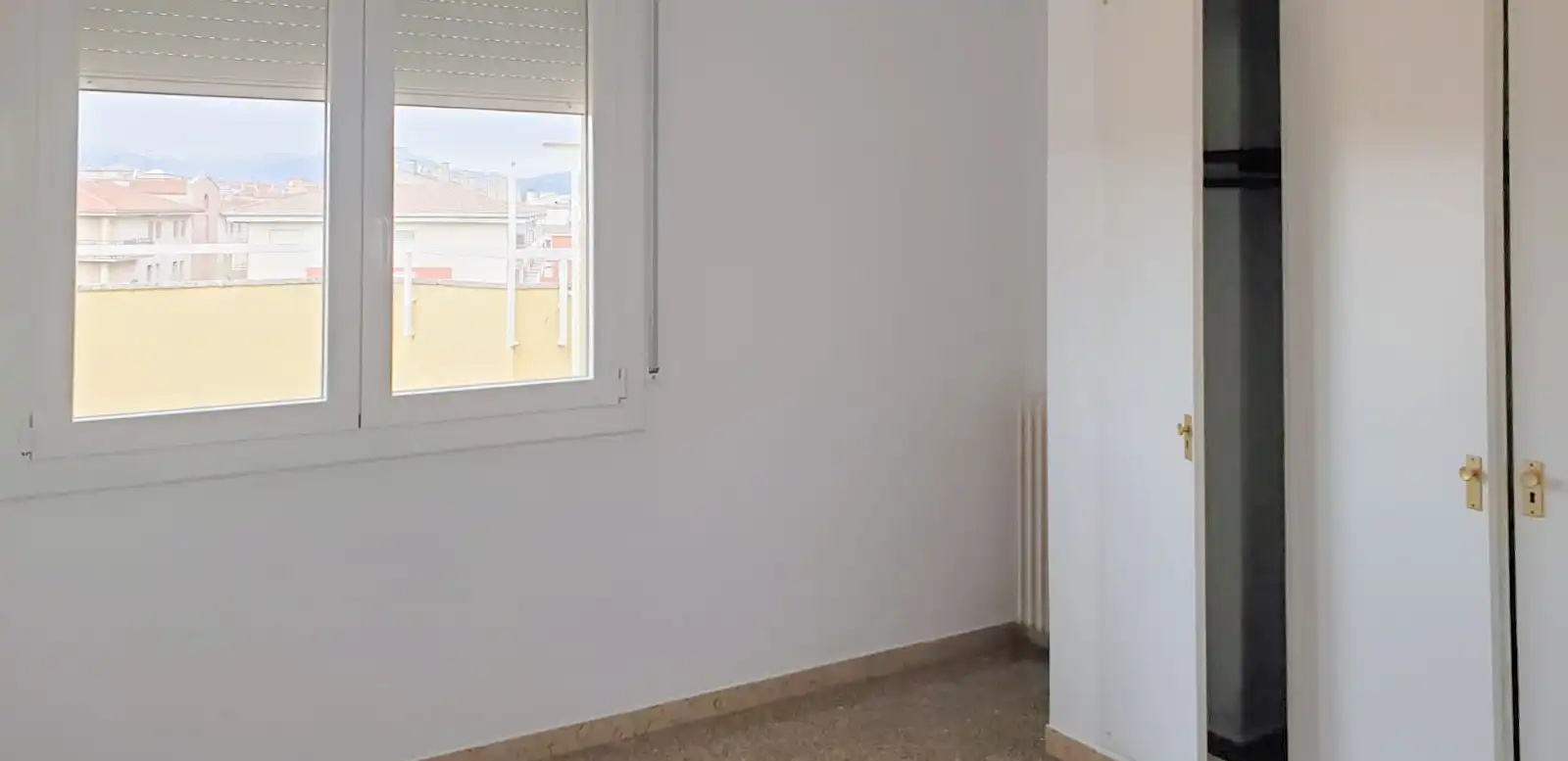 Bedroom of Flat for sale in Girona  with Heating and Terrace