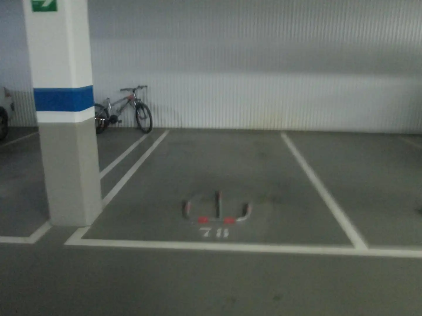 Aparcament de Pis de lloguer en Sevilla amb Aire condicionat, Parquet i Terrassa